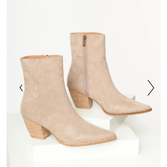 NIB Neutral Ankle Boots - Picture 2 of 13